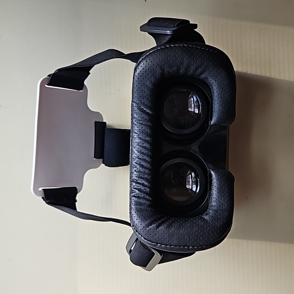 VR Box - Picture 2 of 2